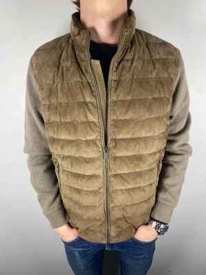 Massimo Dutti mocka cardigan - Size L | Mycket bra skick | Modellen är 184, 74 kg | Hör av dig vid frågor!