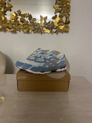 Gel nyc cream/artic sky - Säljer ett mycket feta par Gel nyc i cream/artic sky skor I storleken 44 sol är helt nya med tags på. Det är bara att skicka prisförslag eller skriva vid eventuella frågor😇