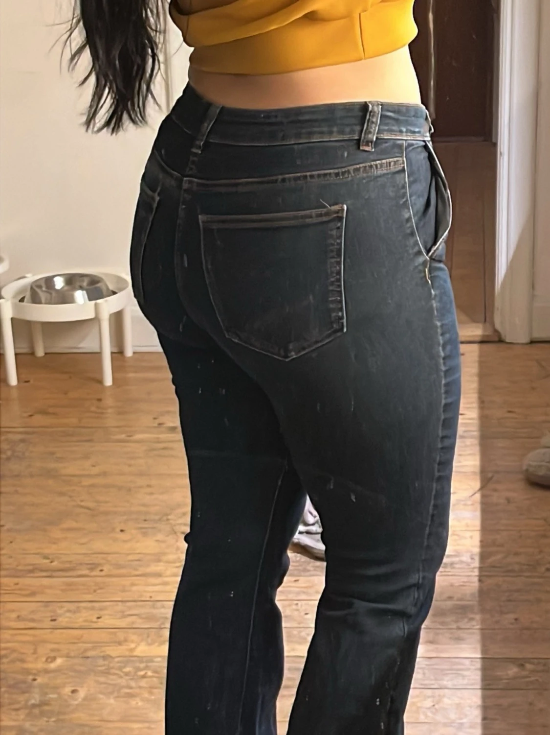 Mörkblå bootcut jeans med kontrastsömmar