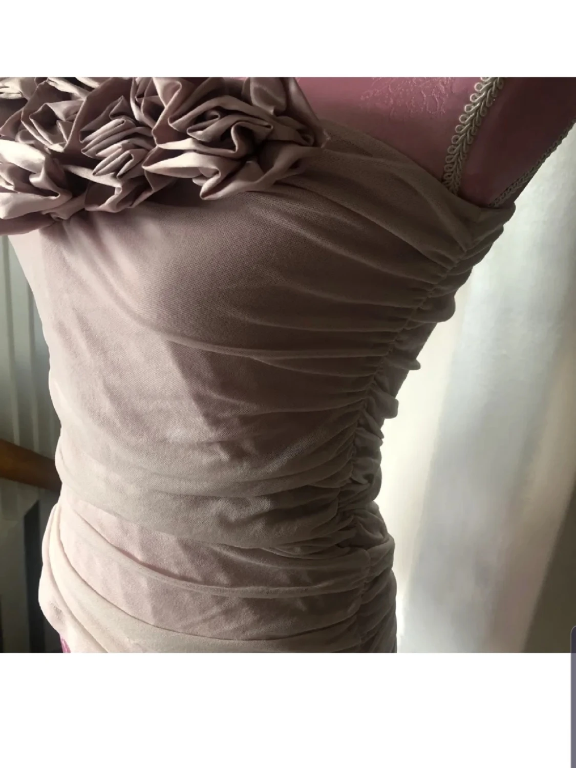 Ljusrosa bandeau topp med volang - 1