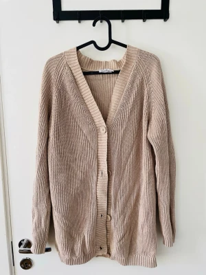 Kofta från NA-KD  - Kofta från NAKD, stl. passar även S då den är lite mer oversize. 