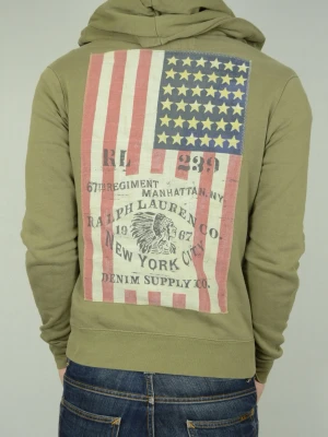 Ralph Lauren denim & Supply hoodie  - RALPH LAUREN DENIM & SUPPLY HOODIE Storlek : S Passform : Passar S/M Användning : Hoodien är i ett fint skick utan defekter Nypris : Cirka 2500SEK Modellen på bilden : 182CM och väger 77KG