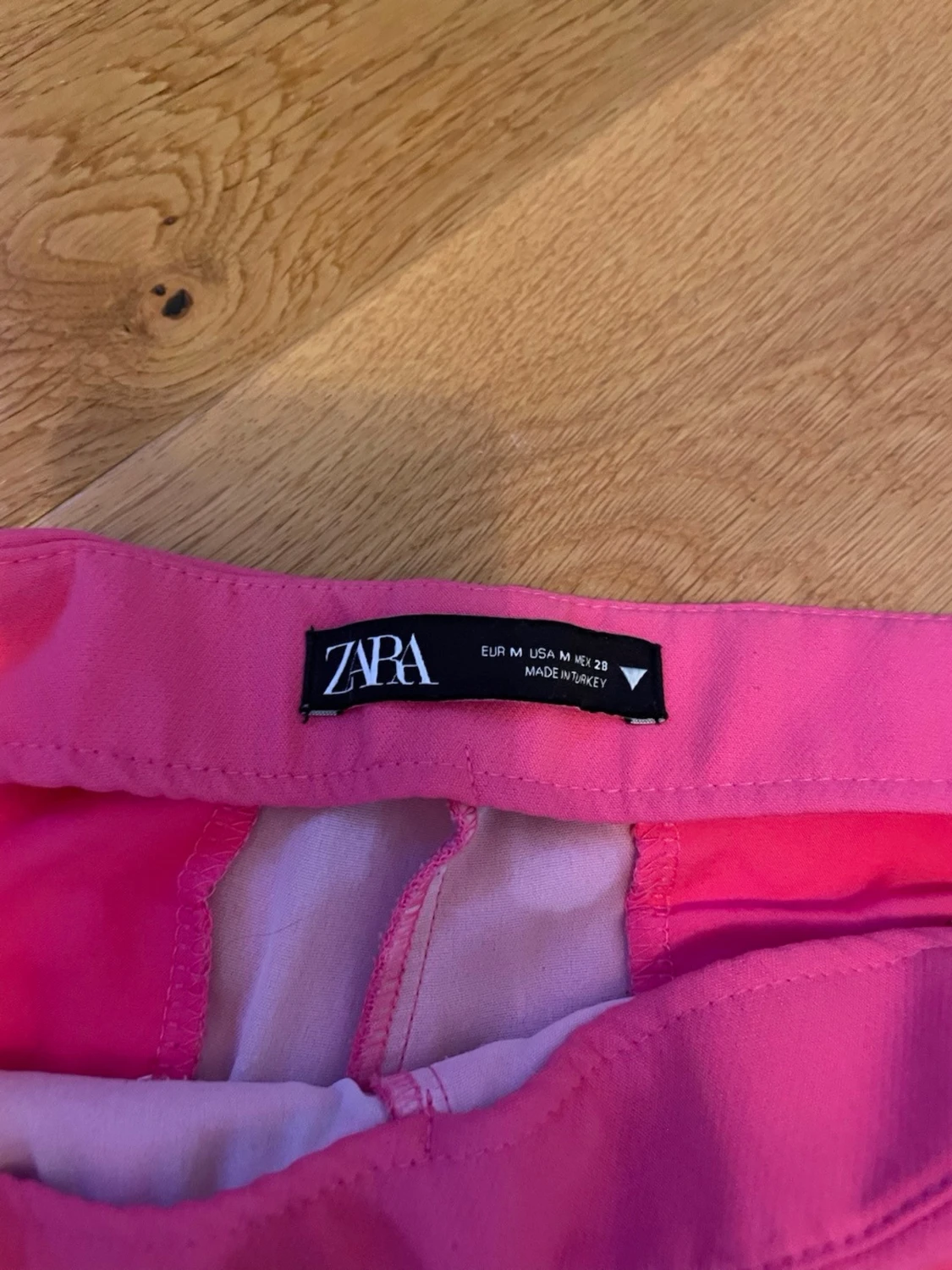 Högmidjade rosa shorts - 2