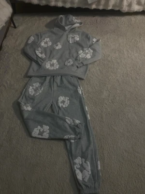 Denim Tears tracksuit - Denim Tears tracksuit i topp skick och helt felfri.