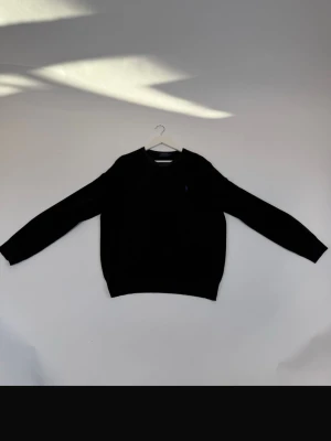 Ralph Laurent crewneck L - Säljer denna kofta i perfekt skick i storlek L  Nypris 3500