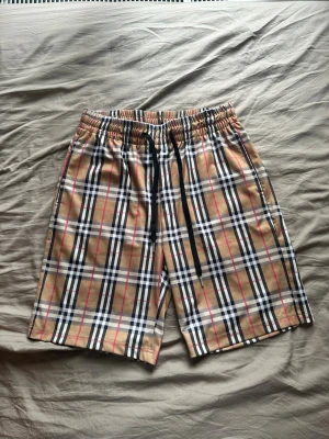 Burberry shorts  - Mycket bra skick! Storlek: XL