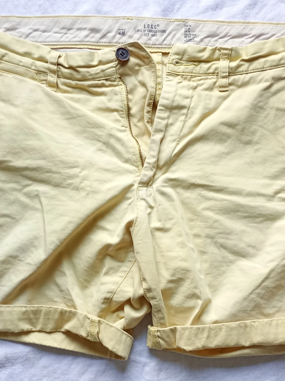 Ljusgula shorts från L.O.G.G.