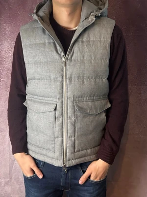 Stenströms väst - Mycket fint skick | Size L fits M (modellen är 188 cm 75 kg) | fraktar spårbart inom 24 timmar | för att köpa klicka ”köp nu” | vid frågor eller funderingar skriv ett meddelande | följare får bättre rabatter🙌