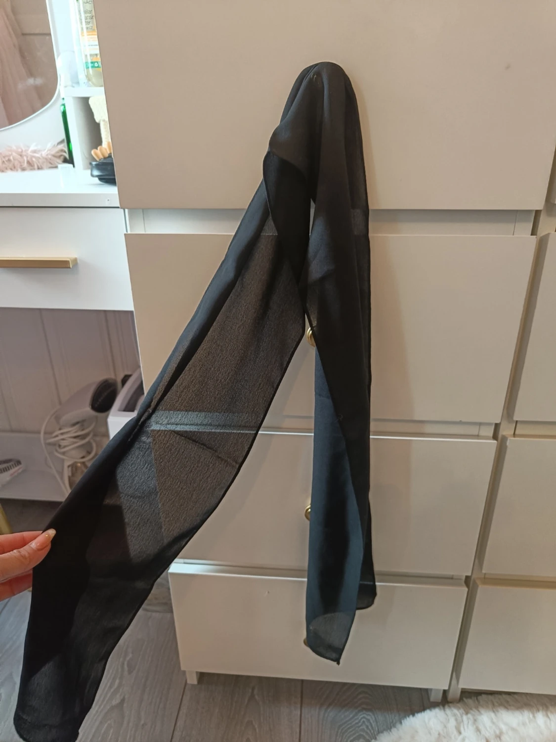 Svart transparent sjal i chiffong