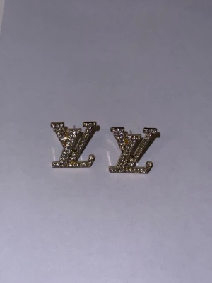 Örhängen  - Helt nya i obruten förpackning 