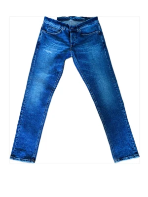 Dondup George  - Säljer ett par dondup George i storlek W33 men skulle säga att de passar W31-33 | jeansen är i fint skick | hör av er om ni har någots funderingar