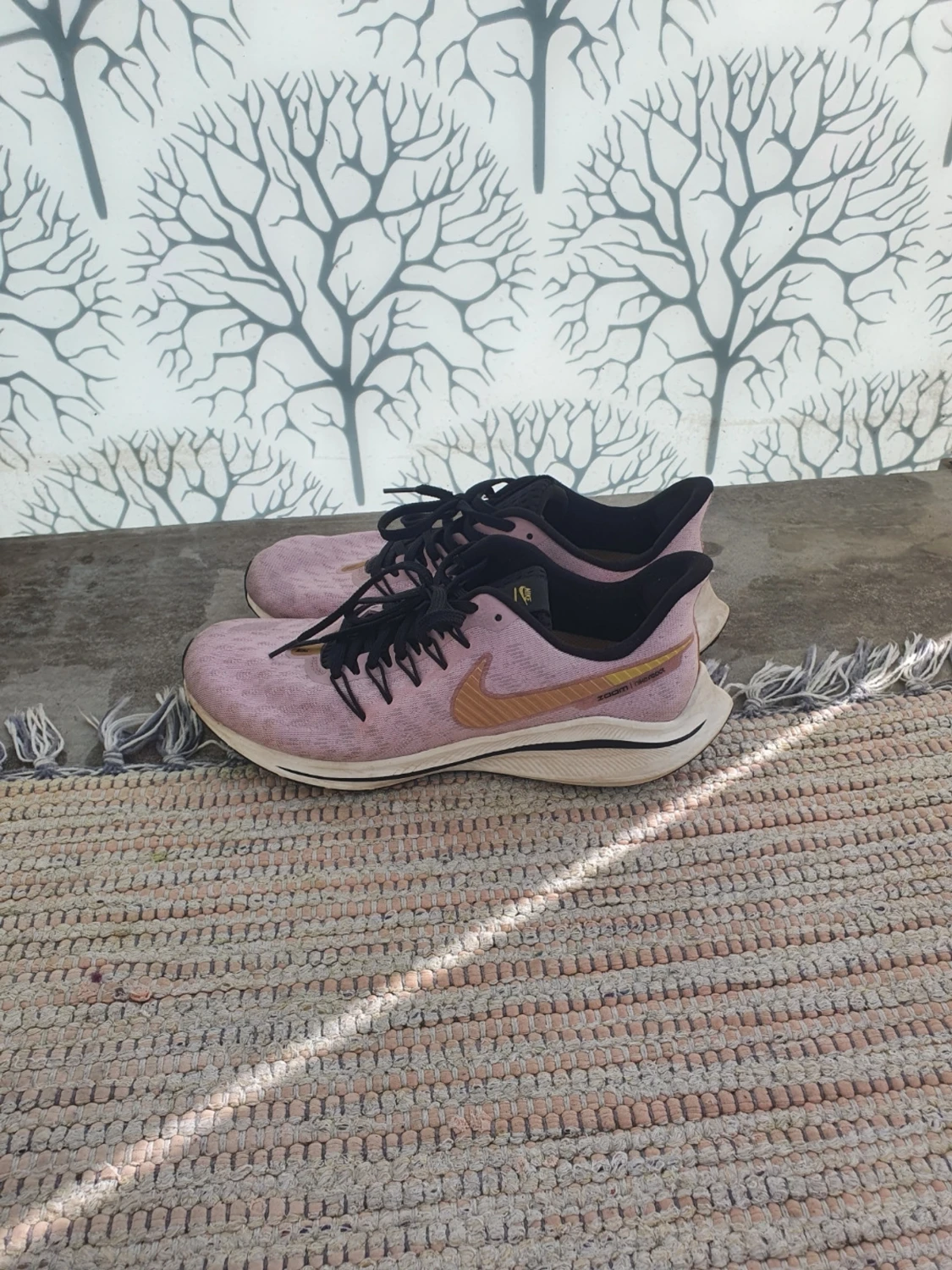 Nike rosa sneakers med guld swoosh - 3