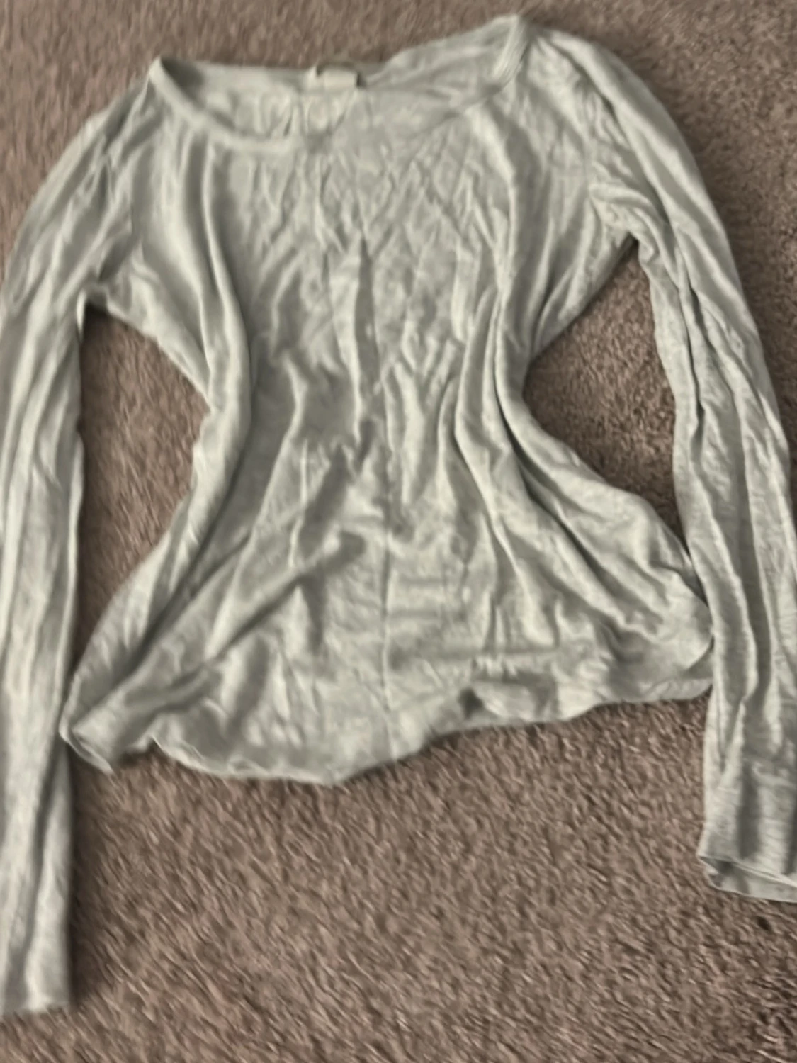 Ljusgrå långärmad tröja