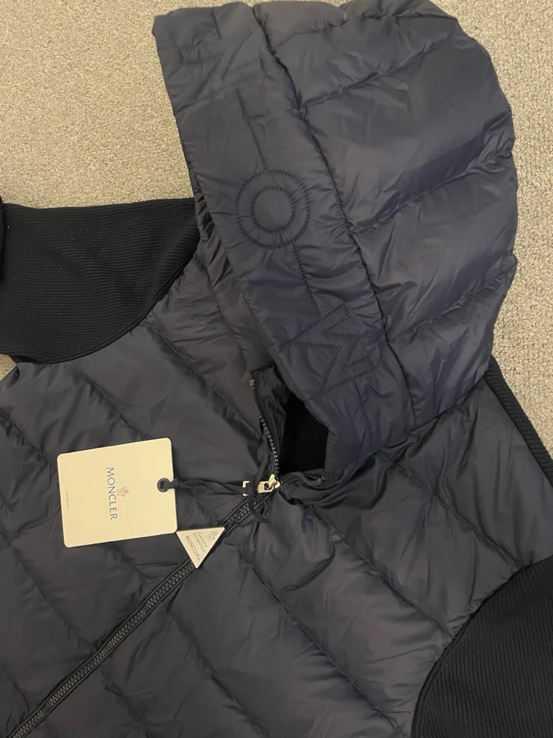 Mörkblå pufferjacka från Moncler - 1