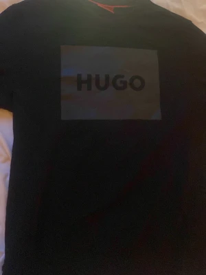 Hugo Sweatshirt  - Hej säljer Hugo sweatshirt som är i rätt så bra skick. Hör av dig via intresse