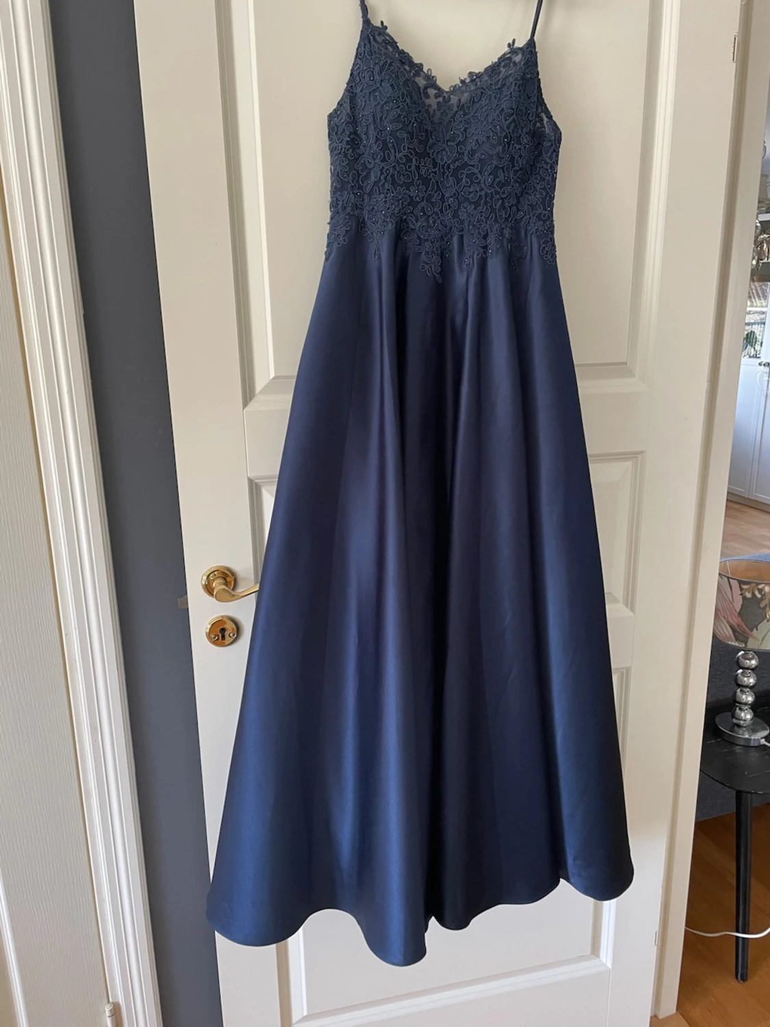 Marinblå långklänning med spets - 1