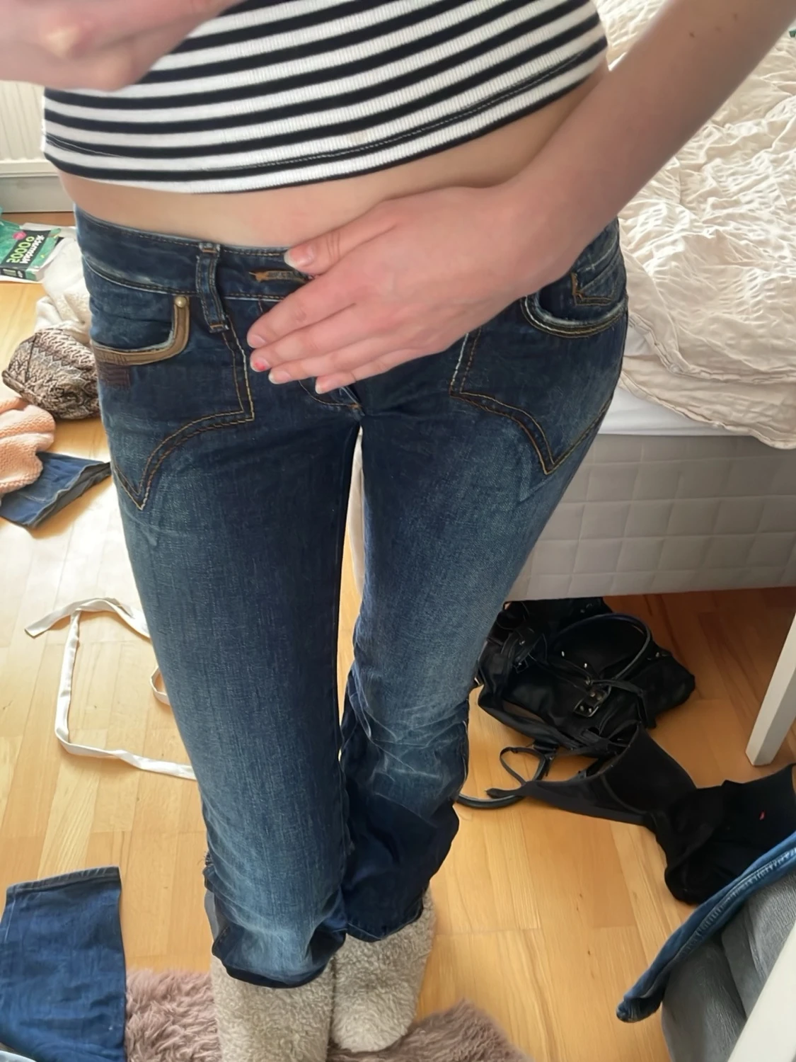 Mörkblå bootcut jeans med låg midja gjord själva  - 1
