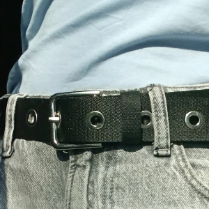 Bälte med öljetter - Mycket bra skick. 108cm långt.