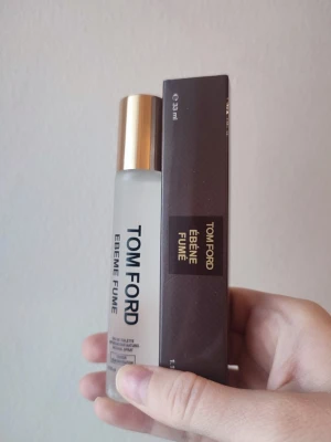 Tom Ford Ebene Fume - Tom Ford Ebene Fume Perfume. 33ml bottle. New! A great winter/fall fragrance. Felmärkt namn i text på flaska och felmärkning edt på flaskan men detta är en EDP! 