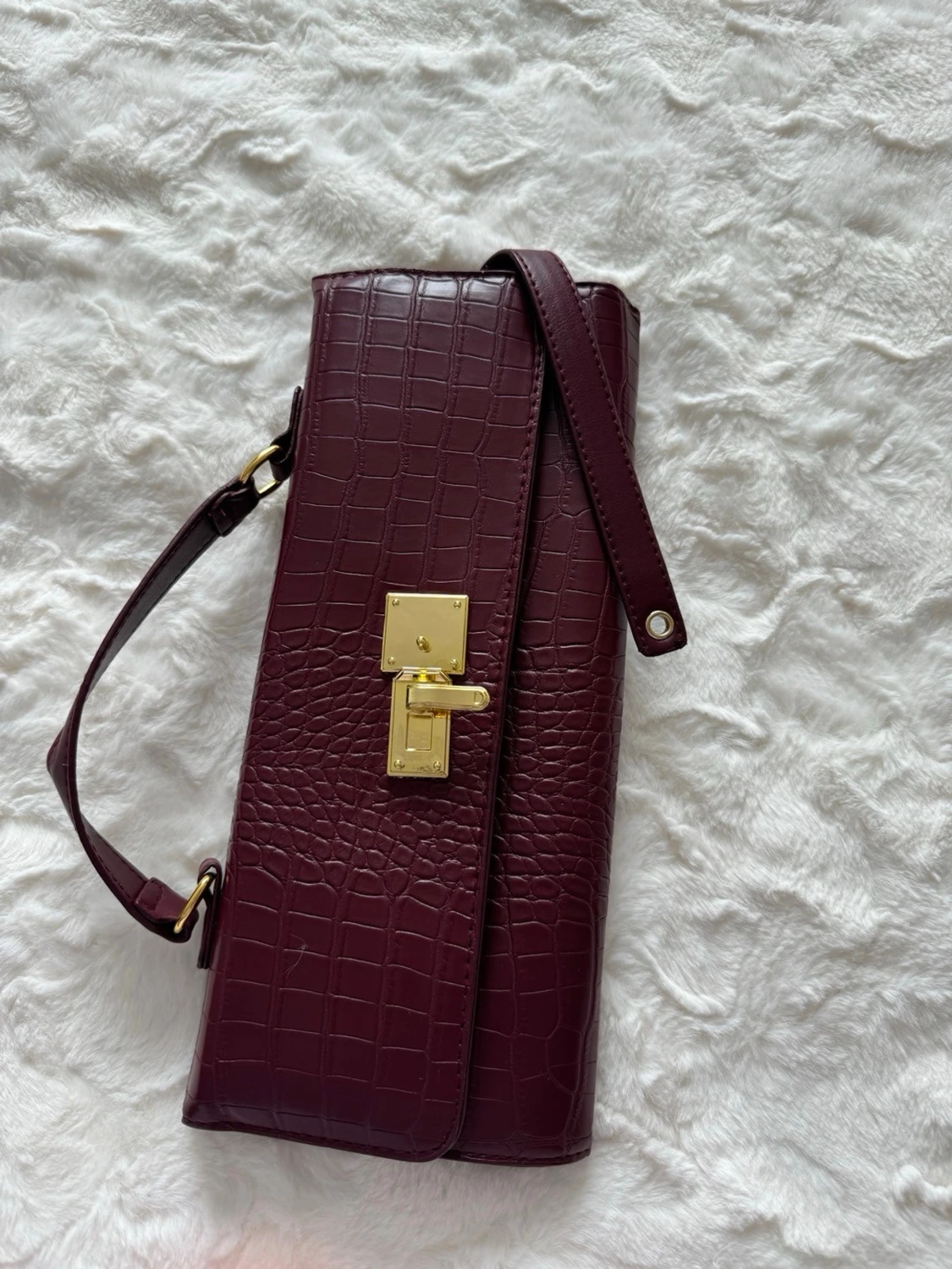 Vinröd axelremsväska med krokoprägling - 5