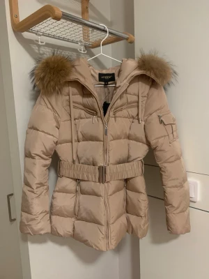Jacka med äkta päls - Ny och oanvänd med prislapp kvar