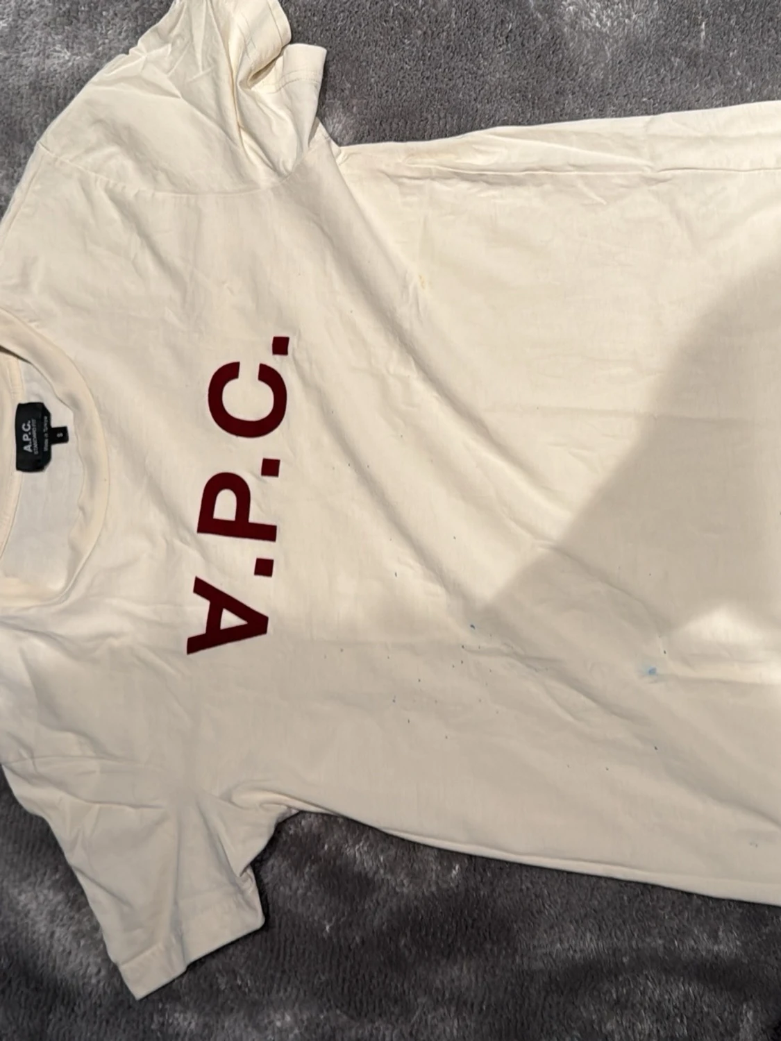 Vit APC t-shirt med röd logga - 2