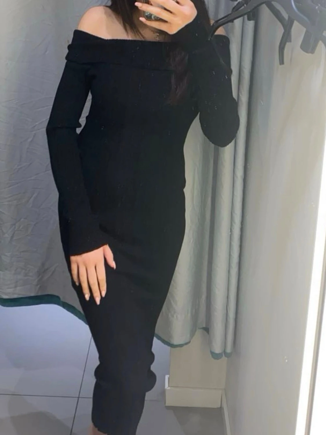 Svart offshoulder långklänning