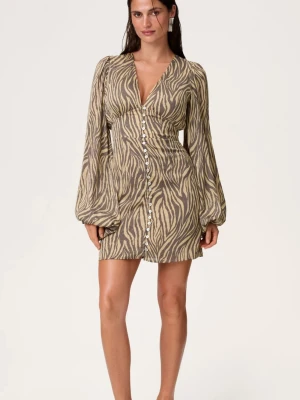 Adoore klänning - Säljer den så fina adoore klänningen💕💕 storlek 38 passar om man brukar ha S eller M. Jag är ca 167-170 och den är perfekt i längd. Jätte bra skick❤️