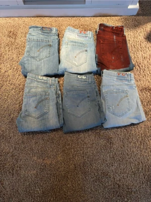 Bulk dondup george 5 st - Dondup George bulk 5 st från storlekar 32-34. Några me slitningar och fades. Lägg gärna prisförslag kan gå me på det mesta. Skriv vid minsta fundering.