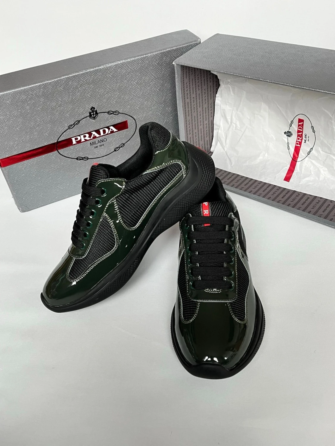 Mörkgröna sneakers från Prada - 1