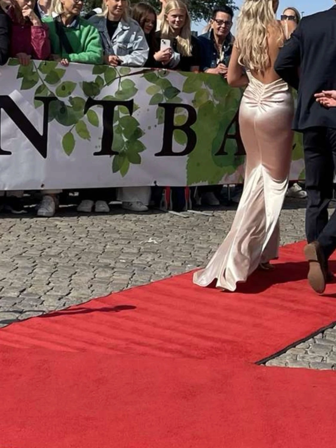 otrolig balklänning - 1