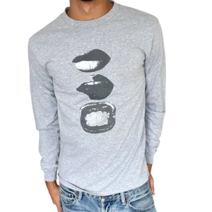 Custom långärmad t shirt  - As get custom t shirt som ja designat själv, aldrig använt, priser kan såklart diskuteras 