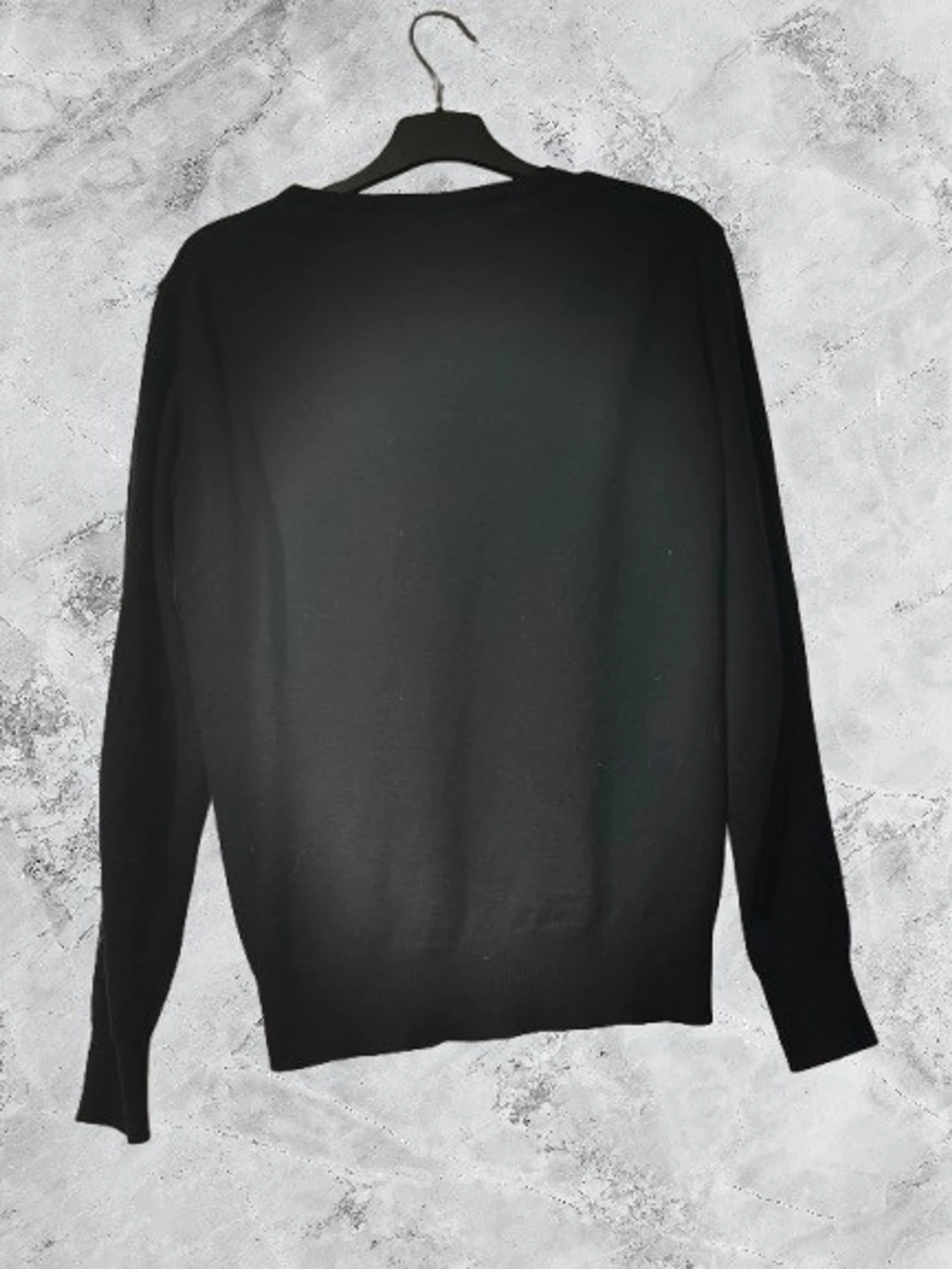 Svart stickad tröja från Riley - 1