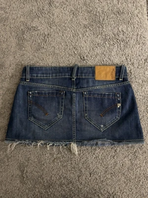 Blå jeanskjol - Säljer en jeans kjol! Midjemått:41cm💕💕