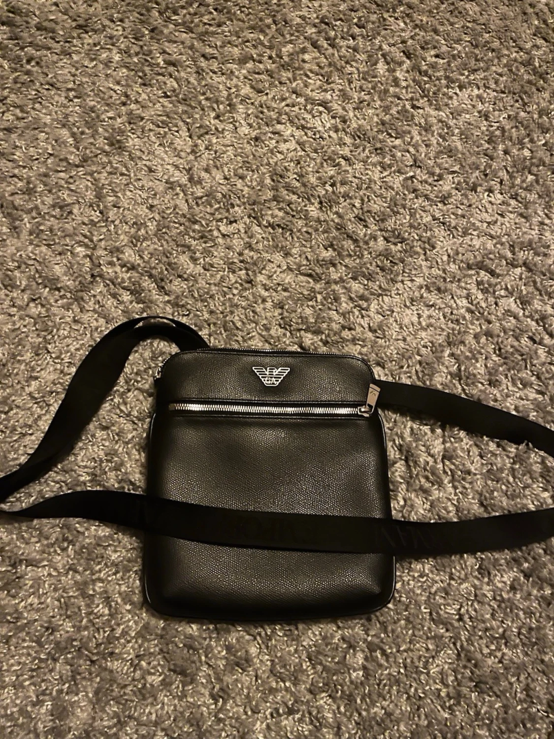 Svart axelväska från Emporio Armani