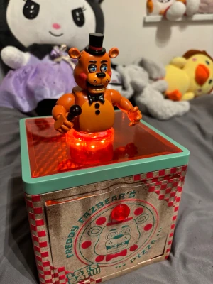 Five Nights At Freddy’s Popcorn bucket (Limited) - The FNAF Freddy popcorn bucket from the movies. Bought from my local cinema.  DISCLAIMER ABOUT CONDITION: - The Freddy is perfectly fine with a light, HOWEVER; the popcorn metal is a bit loose and cannot close completely, that’s why I’m selling it for cheaper than expected! Keep in mind I won’t accept returns for that since I’ve already put the disclaimer here about it! If you have any questions, please contact me! Prices can be negotiated ❣️