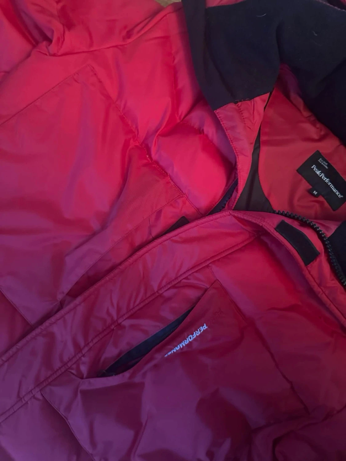 Röd dunjacka från Peak Performance - 2