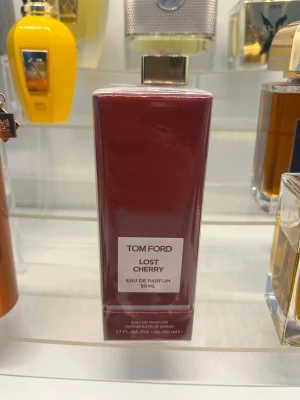 Tom Ford Lost Cherry EdP 50 ml - Tom Ford Lost Cherry Eau de Parfum i 50 ml. Ord pris 3899 kr. Fraktar samma dag 📦 Finns att hämta i Stockholm 📍