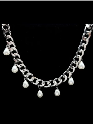 Stilfullt halsband med pärlor  - Material-rostfritt  stål.  Kedjetjocklek-9mm.  Bra kvalitet. #42