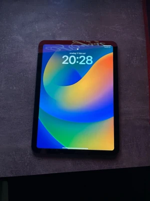 Apple iPad 10 - Apple IPad 10 AIR (64GB) helt nytt skick, super bra grafik, bra ljud och långt batteriliv. Perfekt för vardaglig användning! Kontakta gärna vid intresse. Pris kan diskuteras!!!