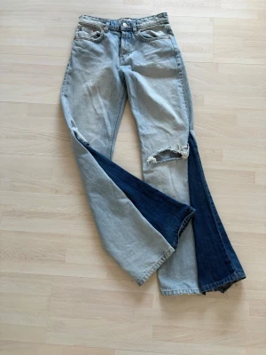  jeans med vida ben - Unika jeans med utsvängda ben
