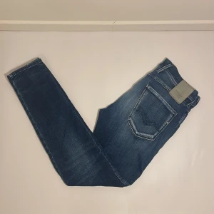 Replay anbass hyperflex jeans  - Märke: Replay  | Skick:  8/10 | Modell: Anbass hyperflex  |  Storlek: W31 L32 | Riktigt feta, inga stora defekter 