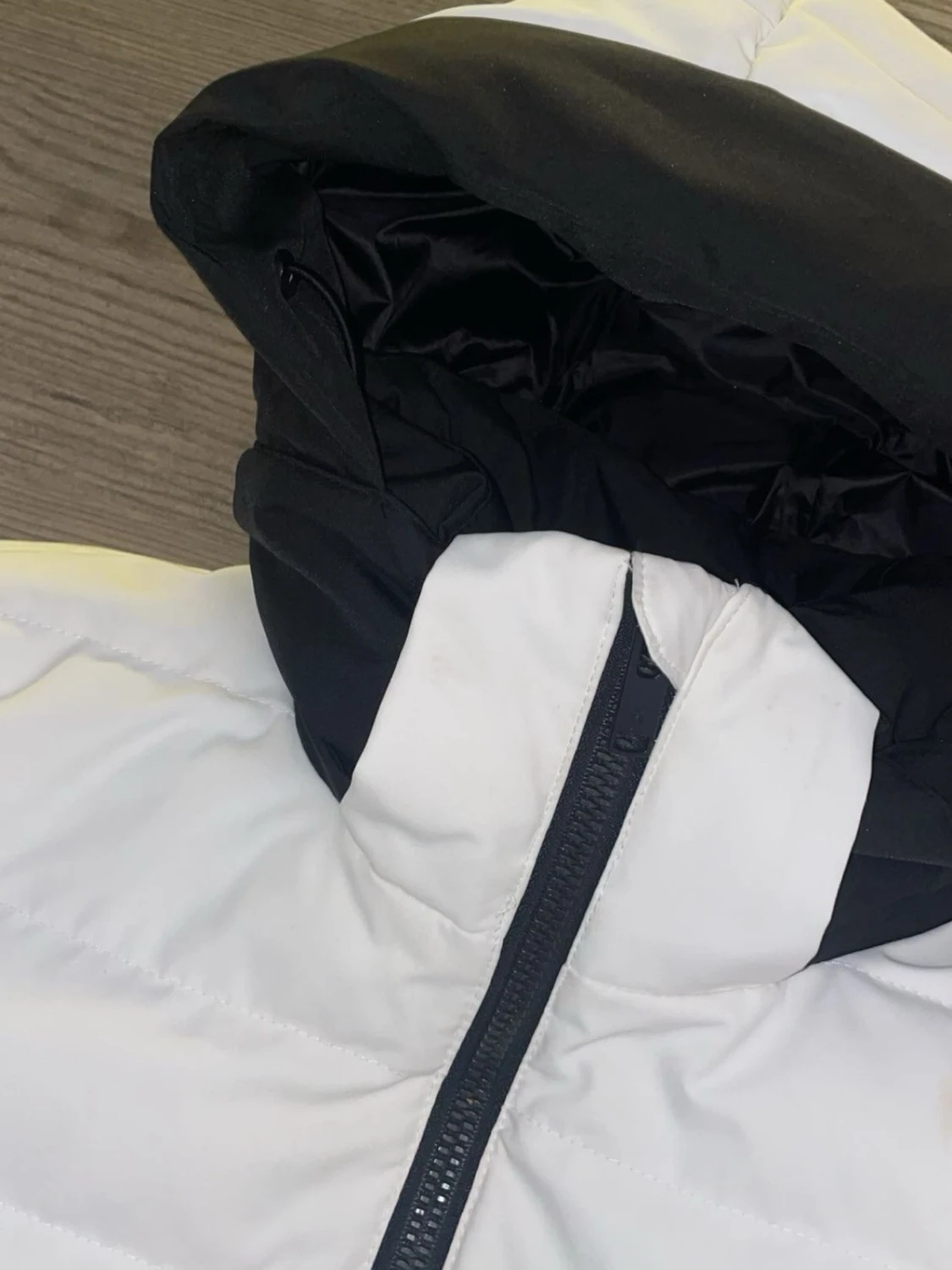 Vit och svart dunjacka med huva - 2