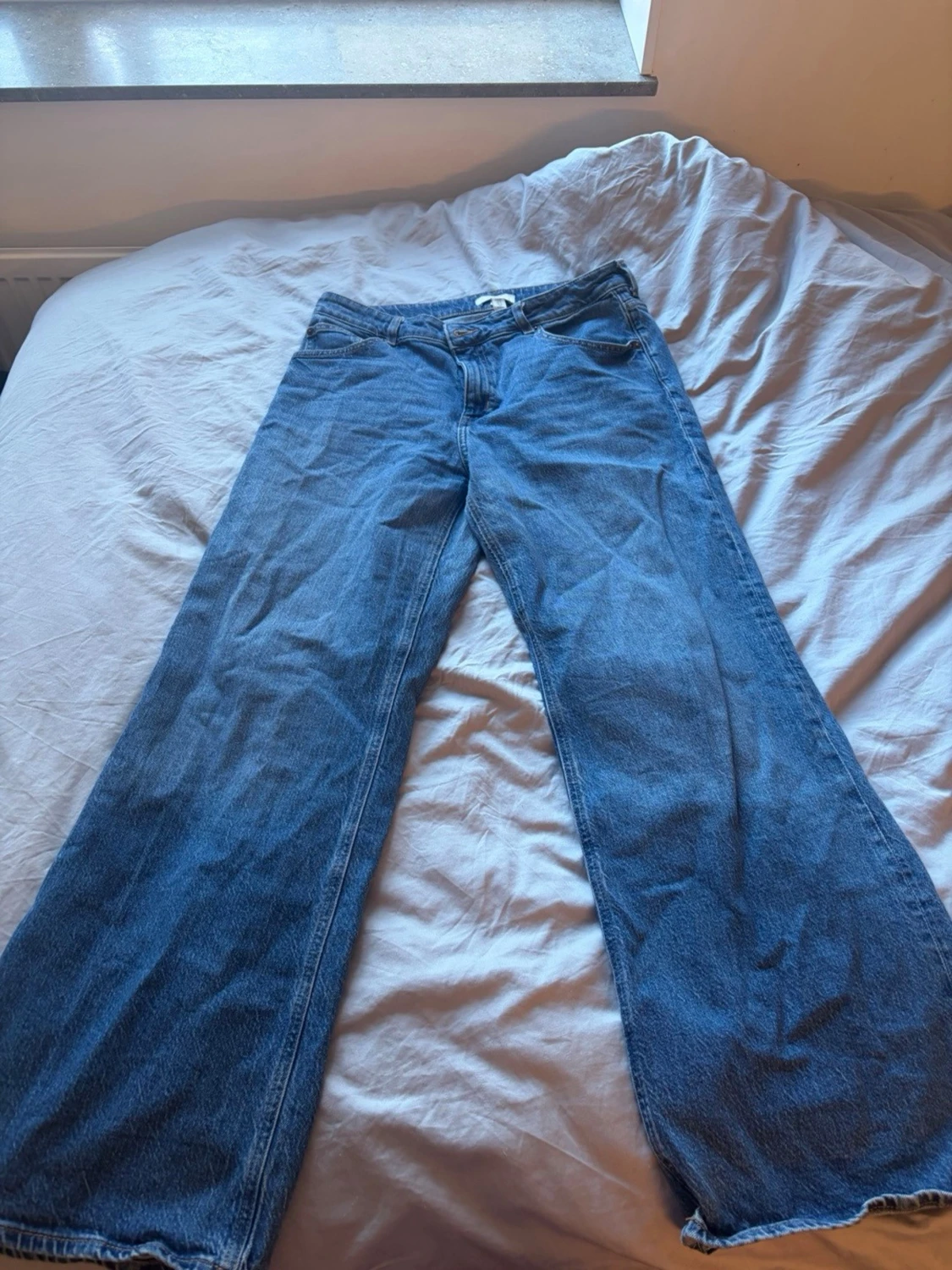Blåa wide leg jeans från H&M