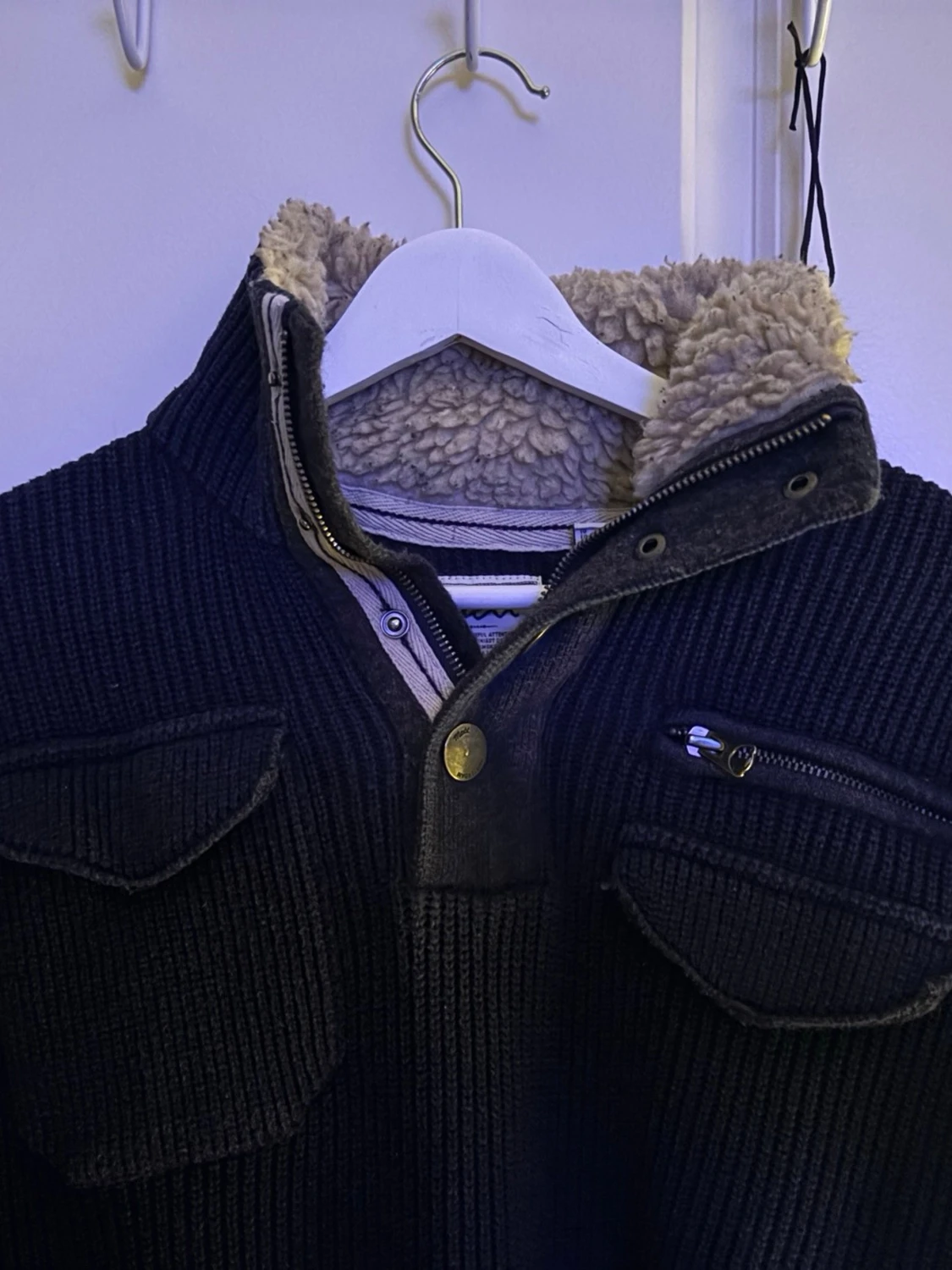 Mörkblå stickad tröja - 3