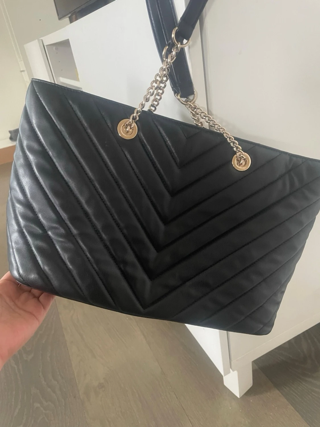 Svart quiltad handväska från DKNY - 2