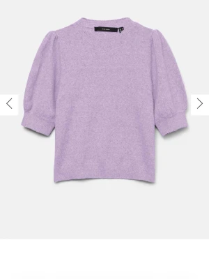 Ljuslila stickad puffärmströja - Supersöt stickad tröja i ljuslila med puffärmar och ribbade muddar. Tröjan har rund halsringning och kortare ärmar som ger en trendig look. Perfekt att styla med jeans eller kjol för en chill vibe. Tröjan är lite nopprig men de ska nog kunna gå och få bort med noppermaskin eller rakhyvel💕tröjan är ifrån Vero Moda i st S nypris är 250