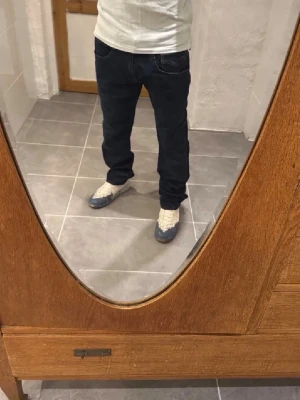 Replay jeans  - Ett par riktigt snygga byxor från Replay i storlek W36 L32 i modellen Anbbas  