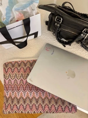 Mönstrad datorväska  - Säg till om ni har frågor 🥰🥰