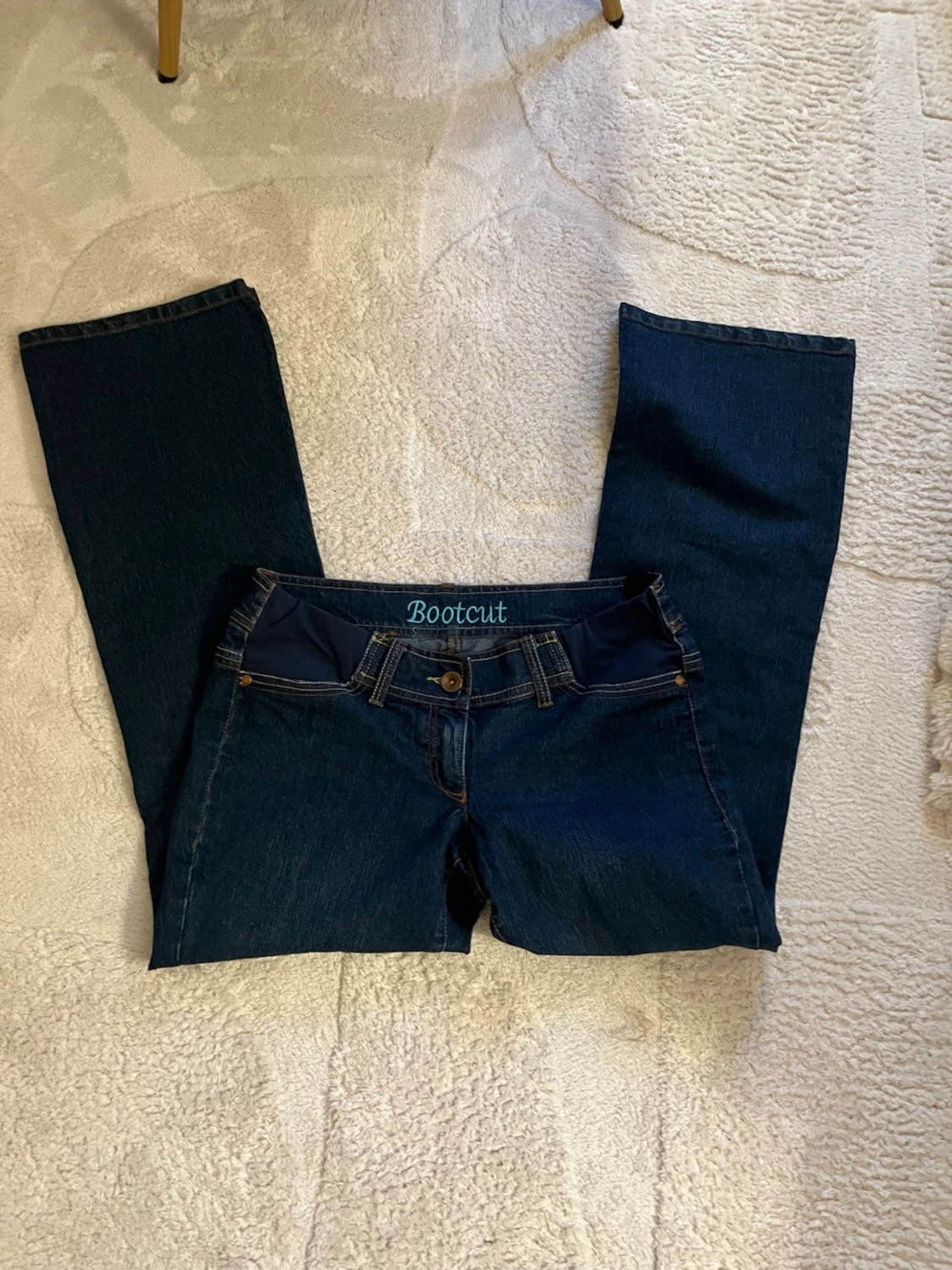 Mörkblå bootcut jeans med stretch